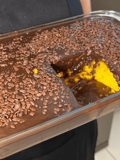 Bolo de Cenoura Fofinho com Calda de Chocolate Cremosa