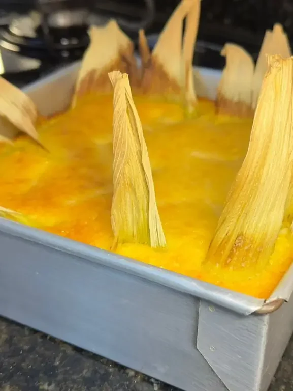 Bolo de Milho Cremoso com Queijo e Goiabada !