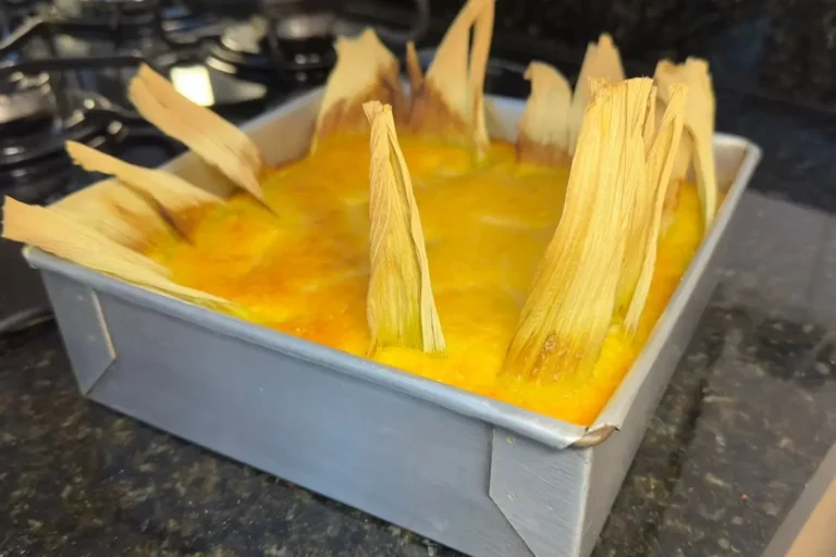 Bolo de Milho Cremoso com Queijo e Goiabada !