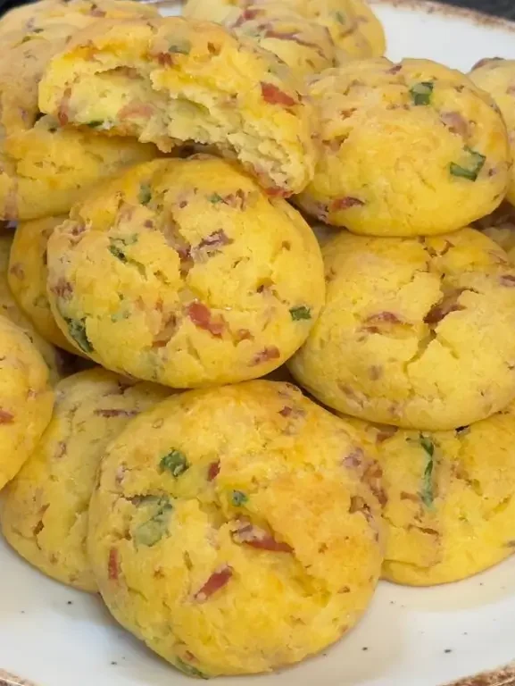 Broa de Fubá Temperada Fácil e Fofinha